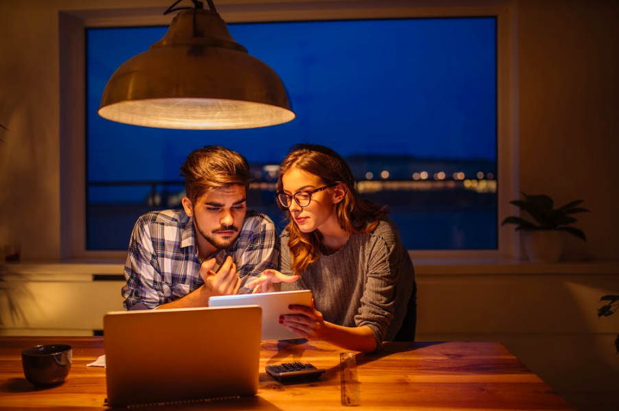 Guide to Creating a Monthly Budget (And Sticking to It)